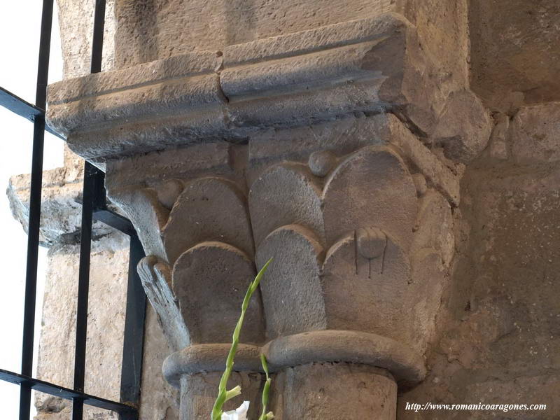 CAPITEL SUR DEL ACCESO AL ÁBSIDE SUR
